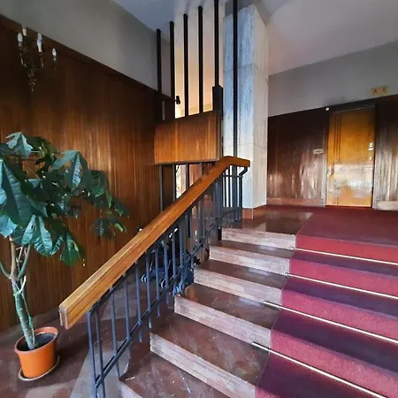 Francia 351 מלון *